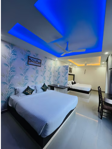 Aliza Family Room with Private Balcony