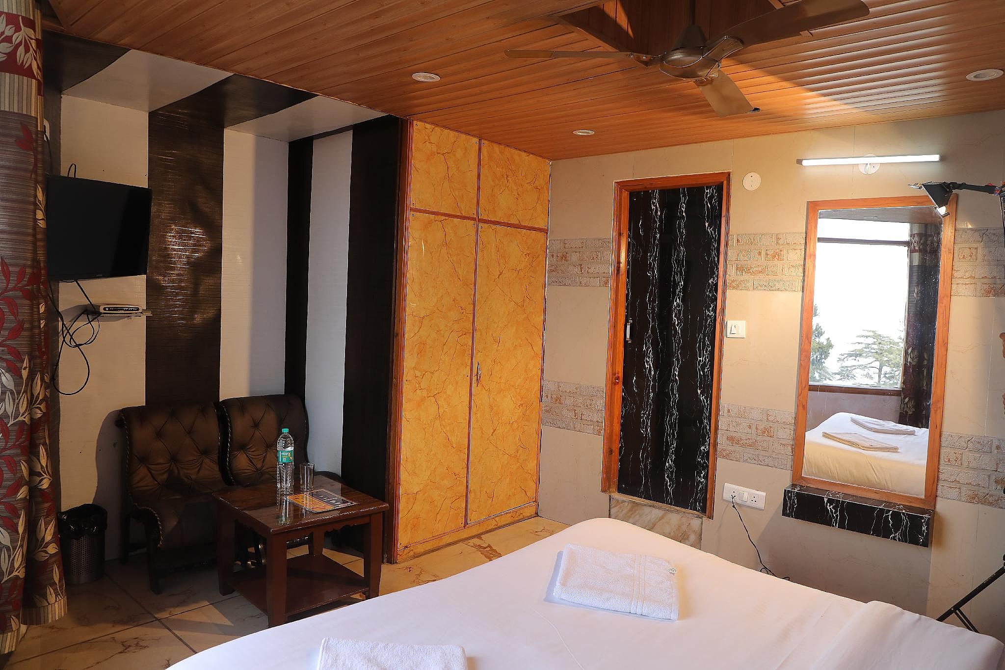 Deluxe Room with Valley View