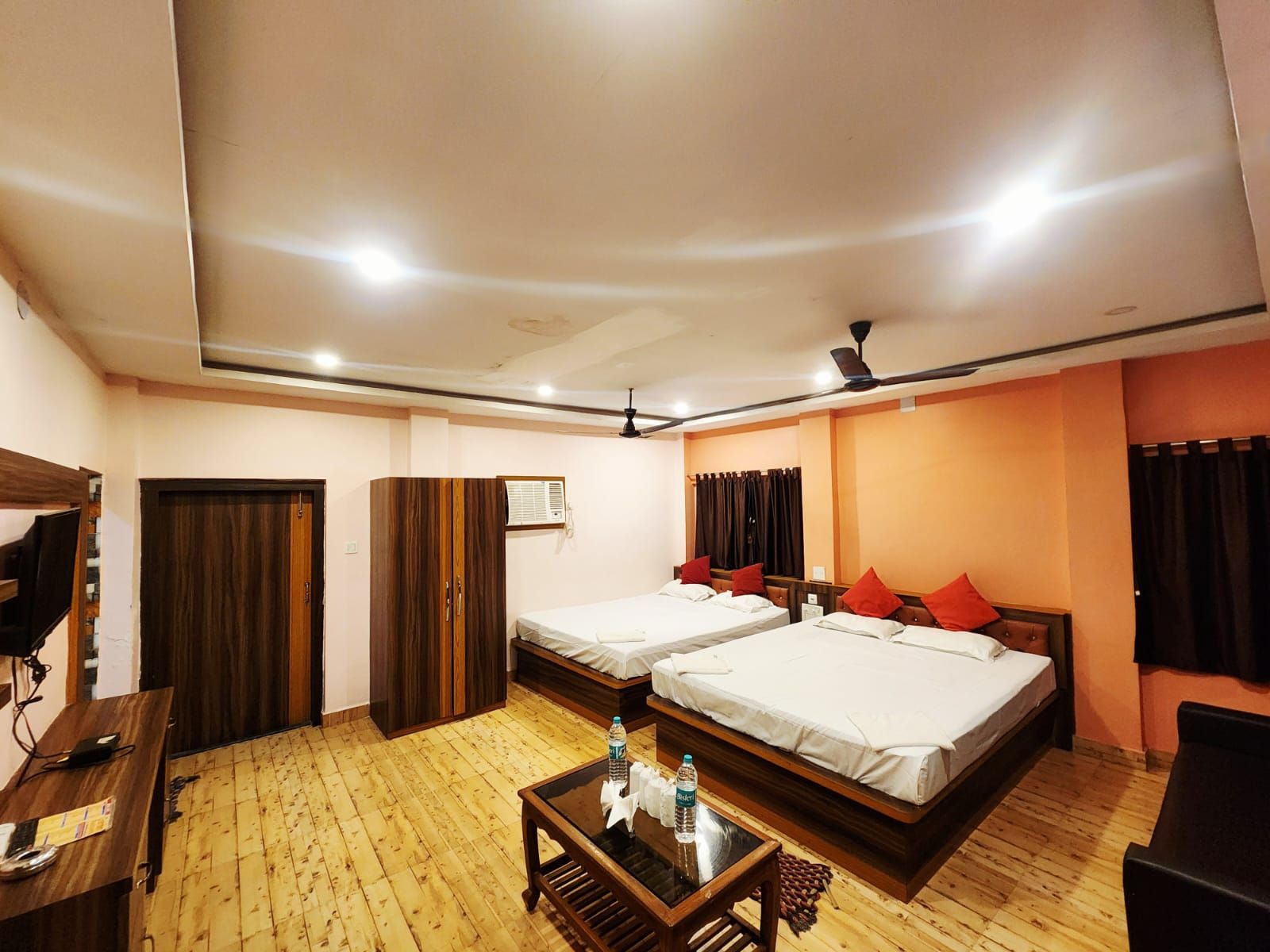 Side Sea View First Floor 4-Bed AC Room With Free Wi-Fi and Balcony