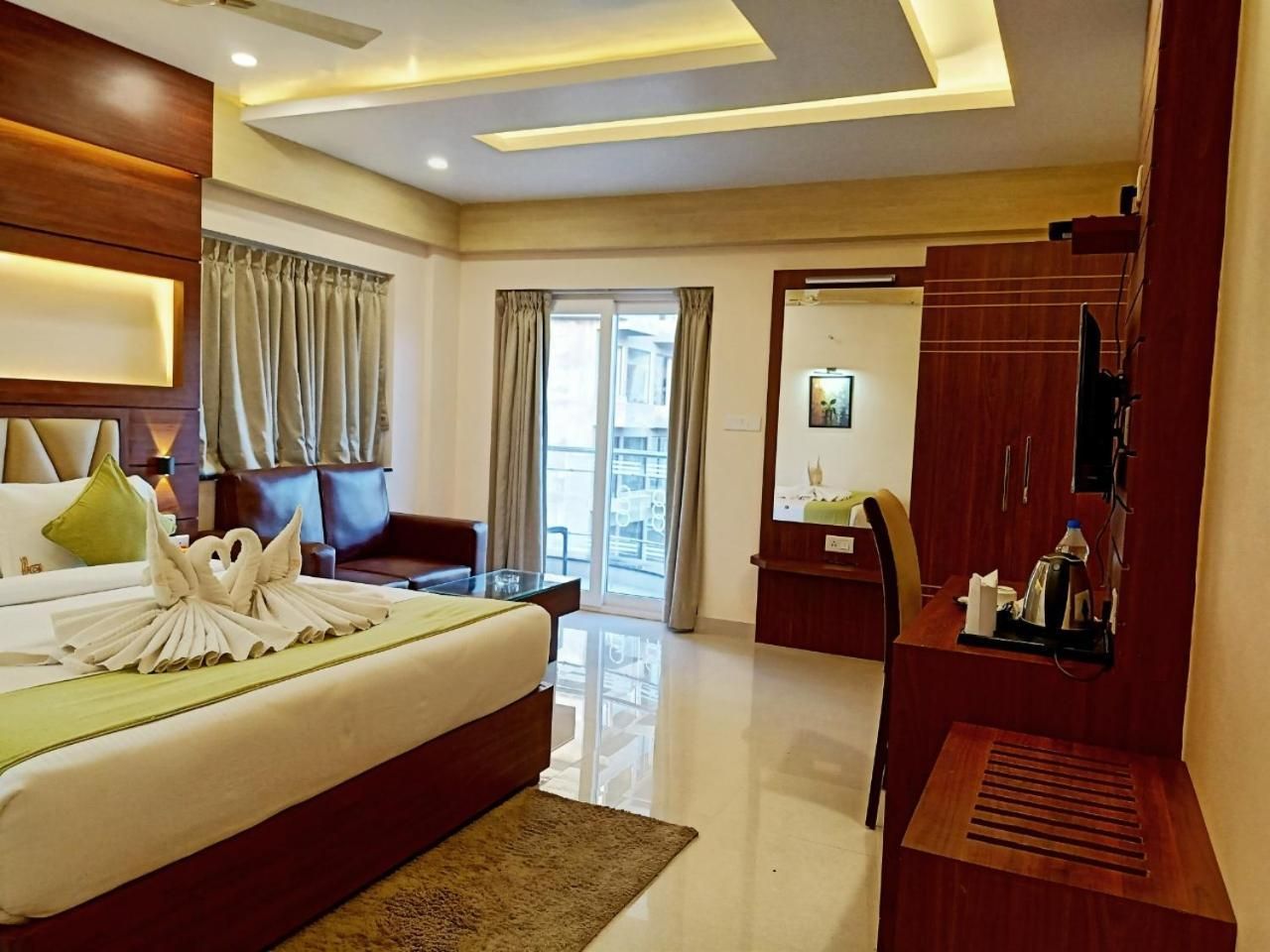 Hotel Morning Glow Deluxe Double Bed 4