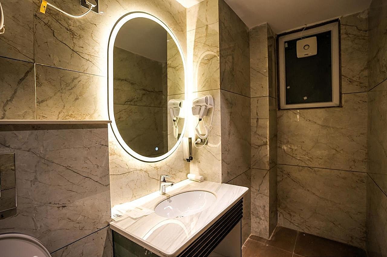 Luxury Room - King Bed