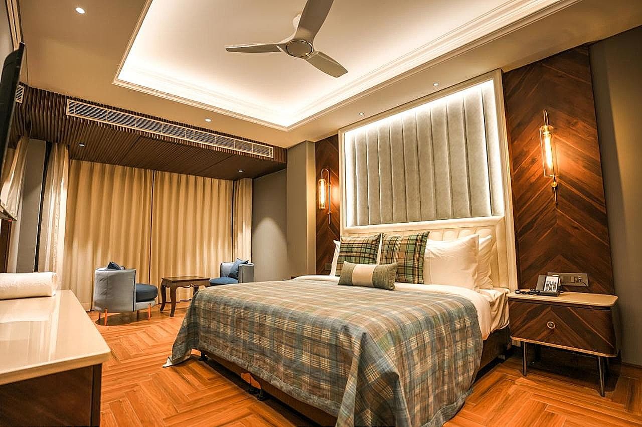 Standard Room - King Bed