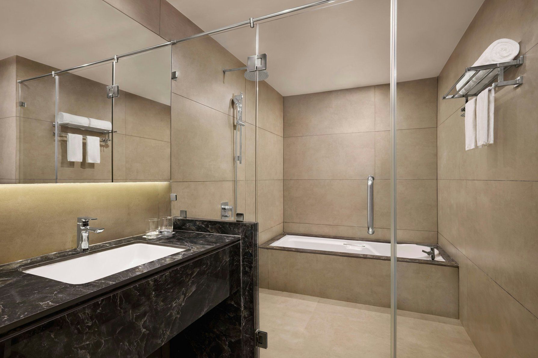 Suite - Bathroom - Shower Tub