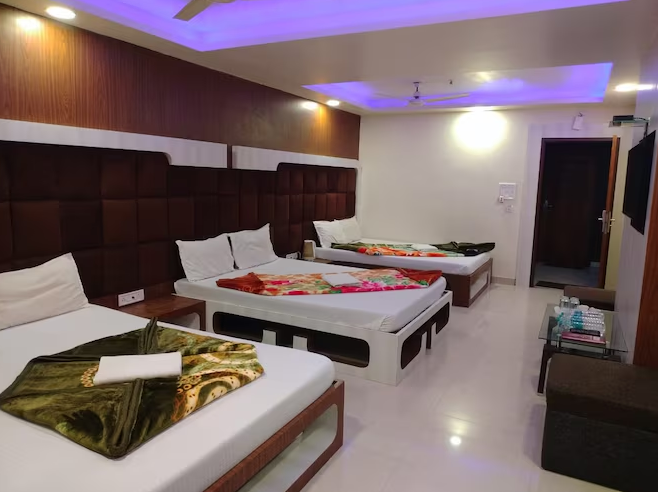 AC Six Bed Family Room