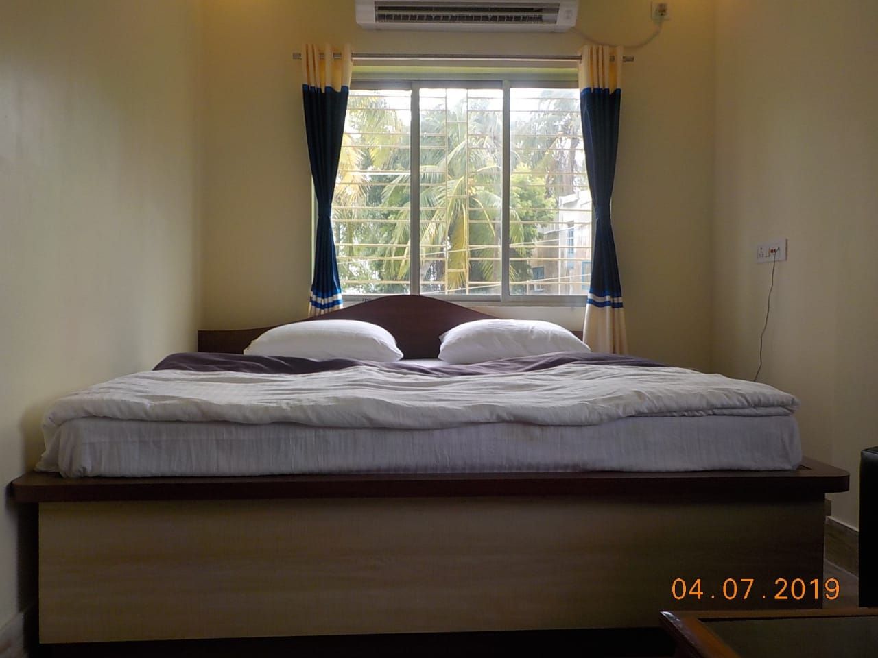 Deluxe Room AC