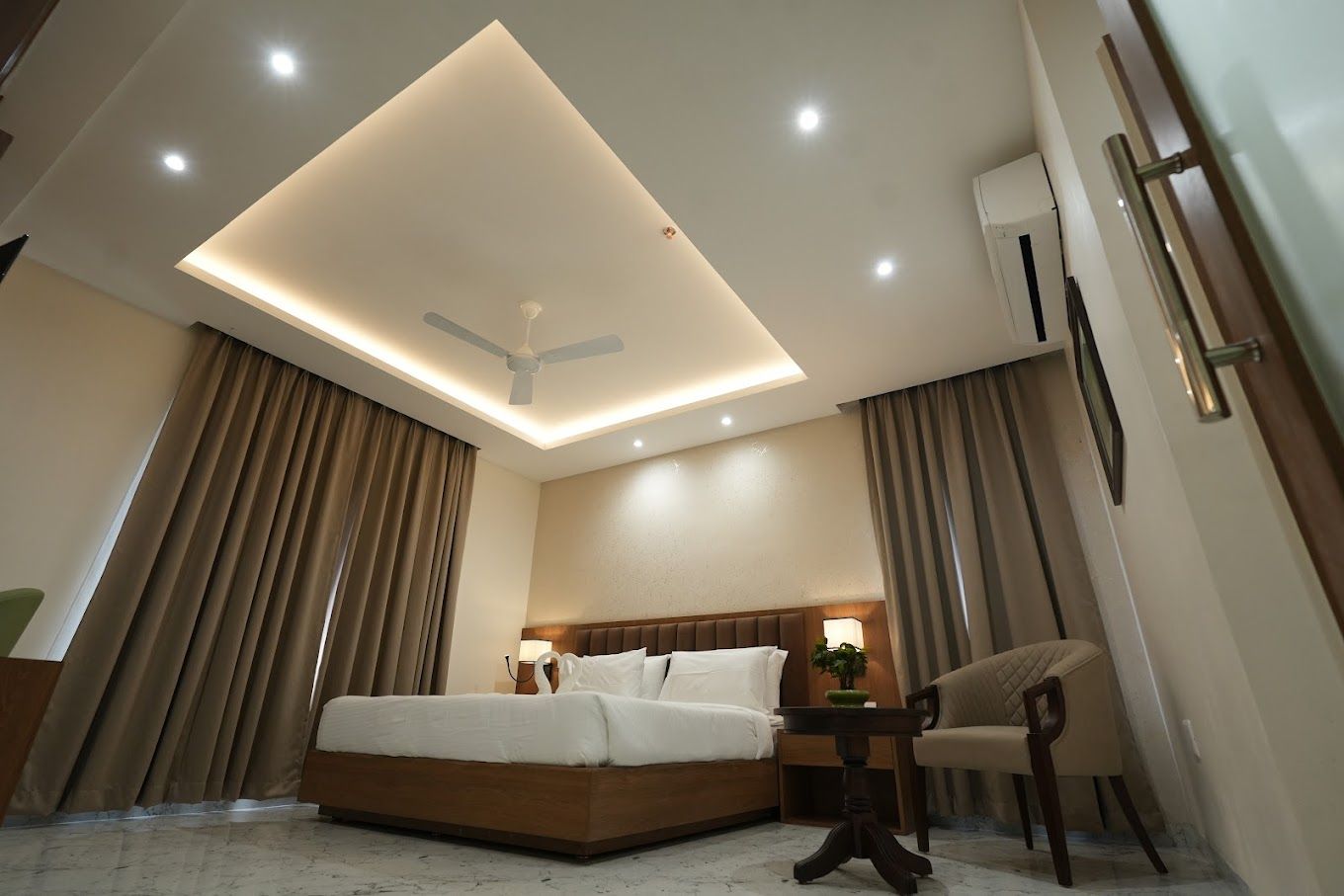Hotel The Avoir, Asansol Deluxe King or Twin Room with Free Wifi 2