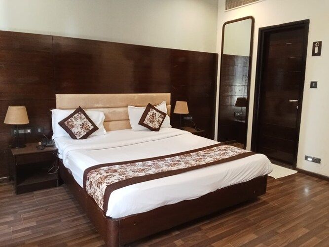Star Stays Kaushambi Standard Double Room 3