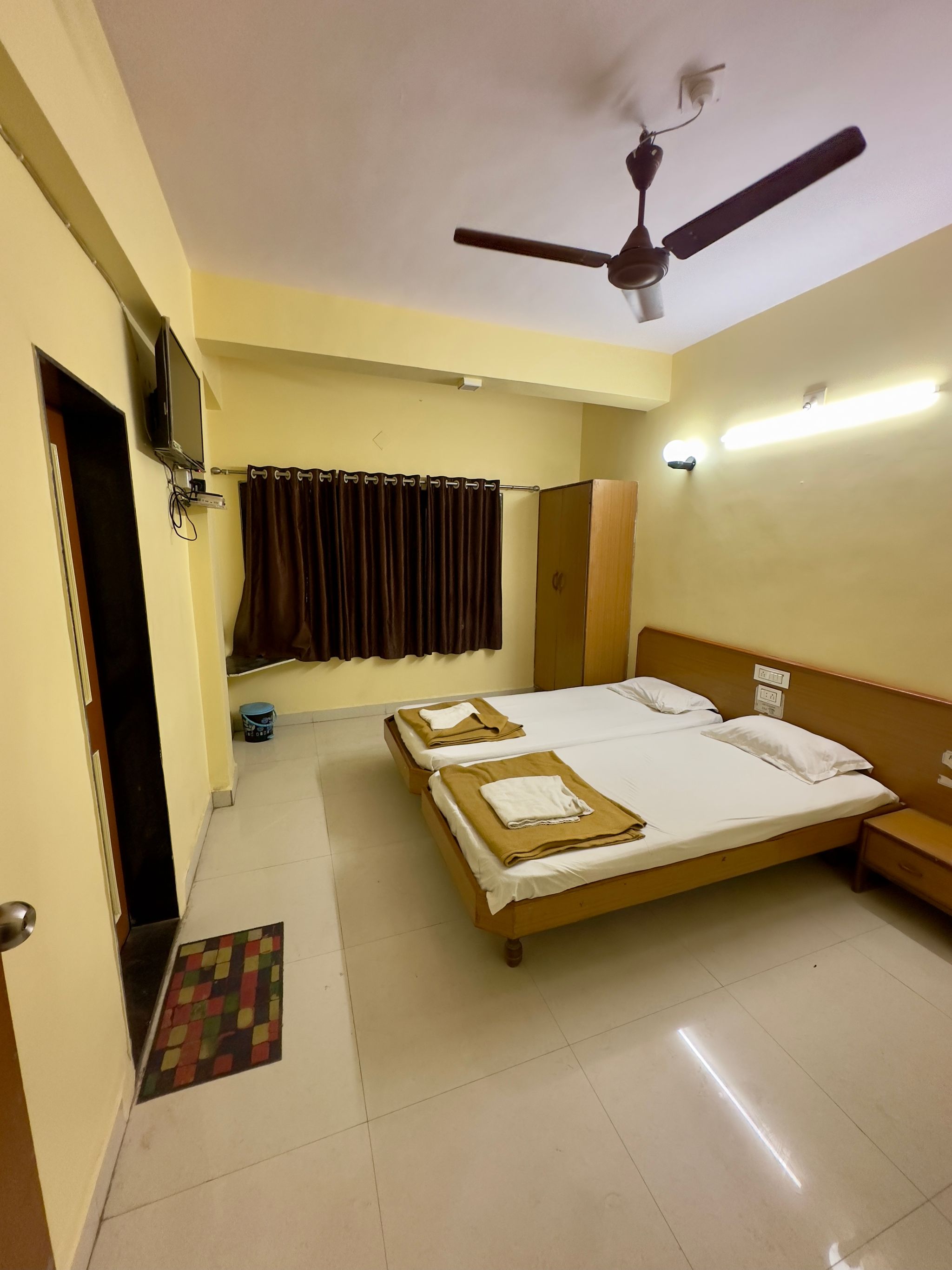 Hotel Madhuram Double Bed Non Ac 6