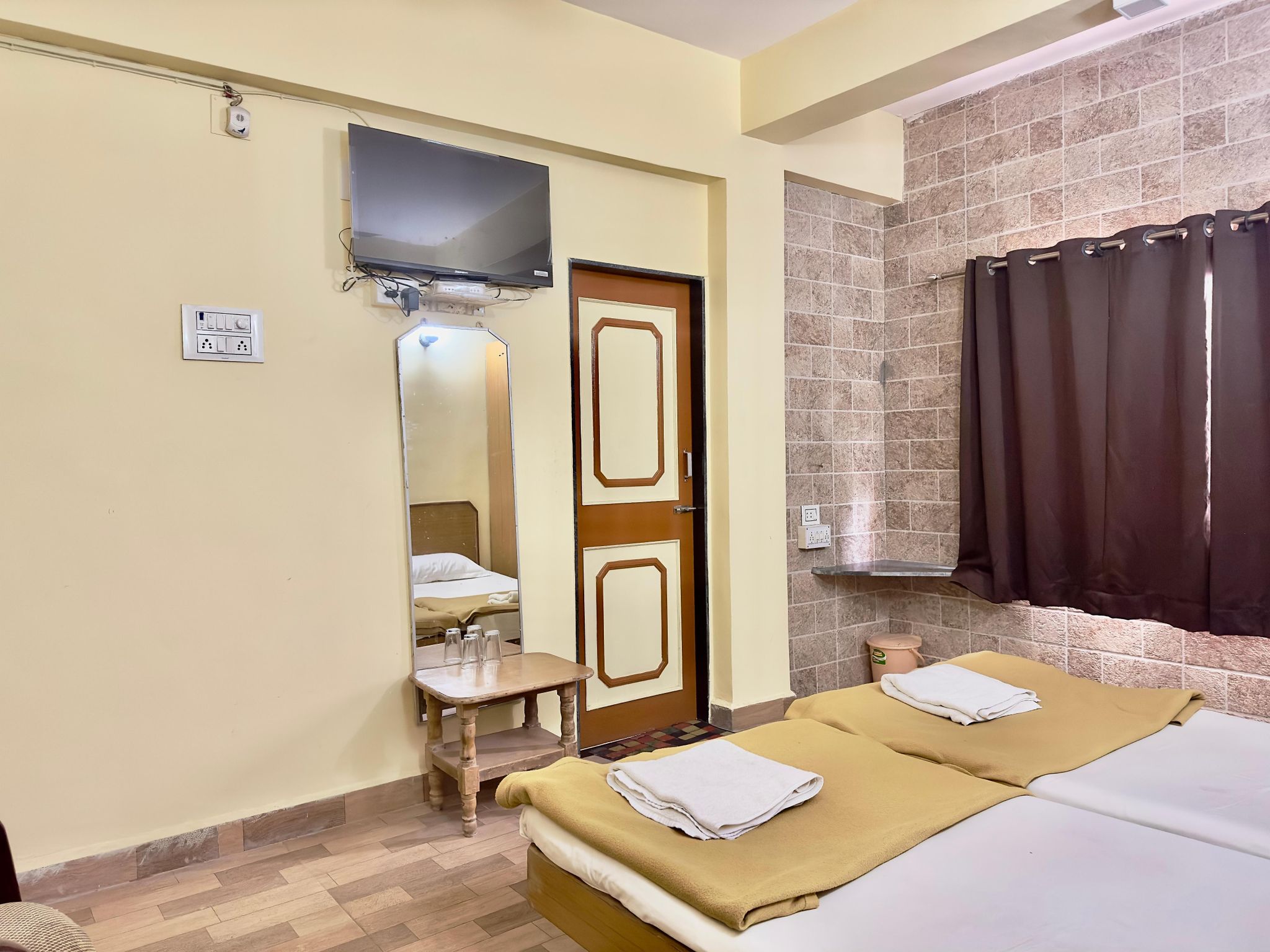 Hotel Madhuram Double Bed Non Ac 8
