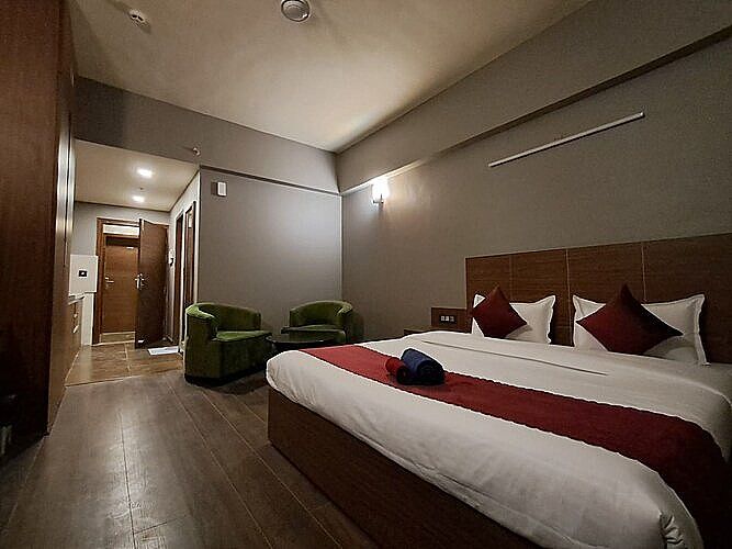 Luxsugero Studios Dehradun Deluxe Room 2