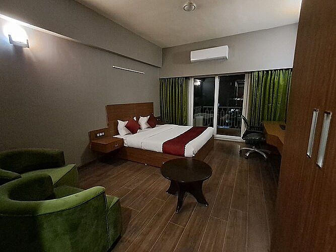 Luxsugero Studios Dehradun Deluxe Room 3