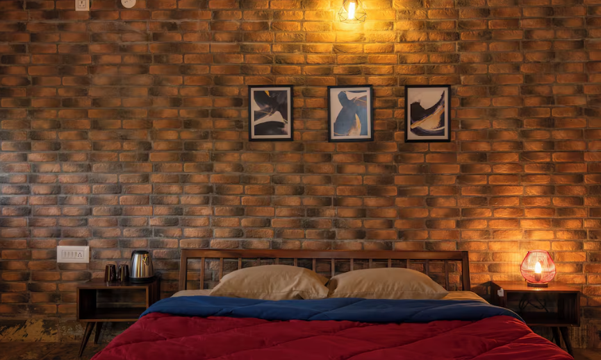 Iris - Club Room