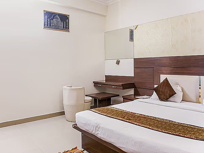 Hotel Mani Ram Palace Deluxe Room 3