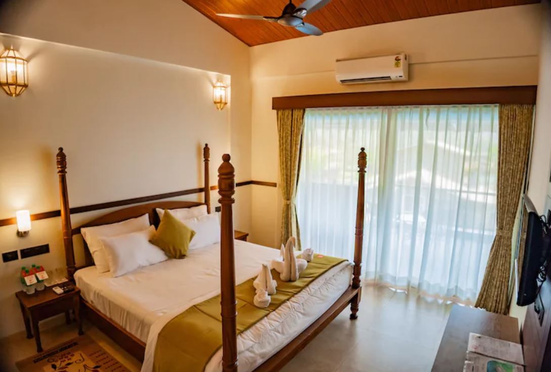 Studio Pool View Room