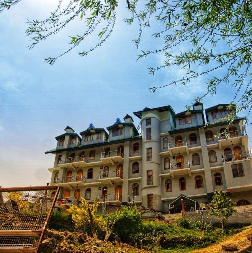 The Avenue Hotel, Manali (A River Side Hotel)