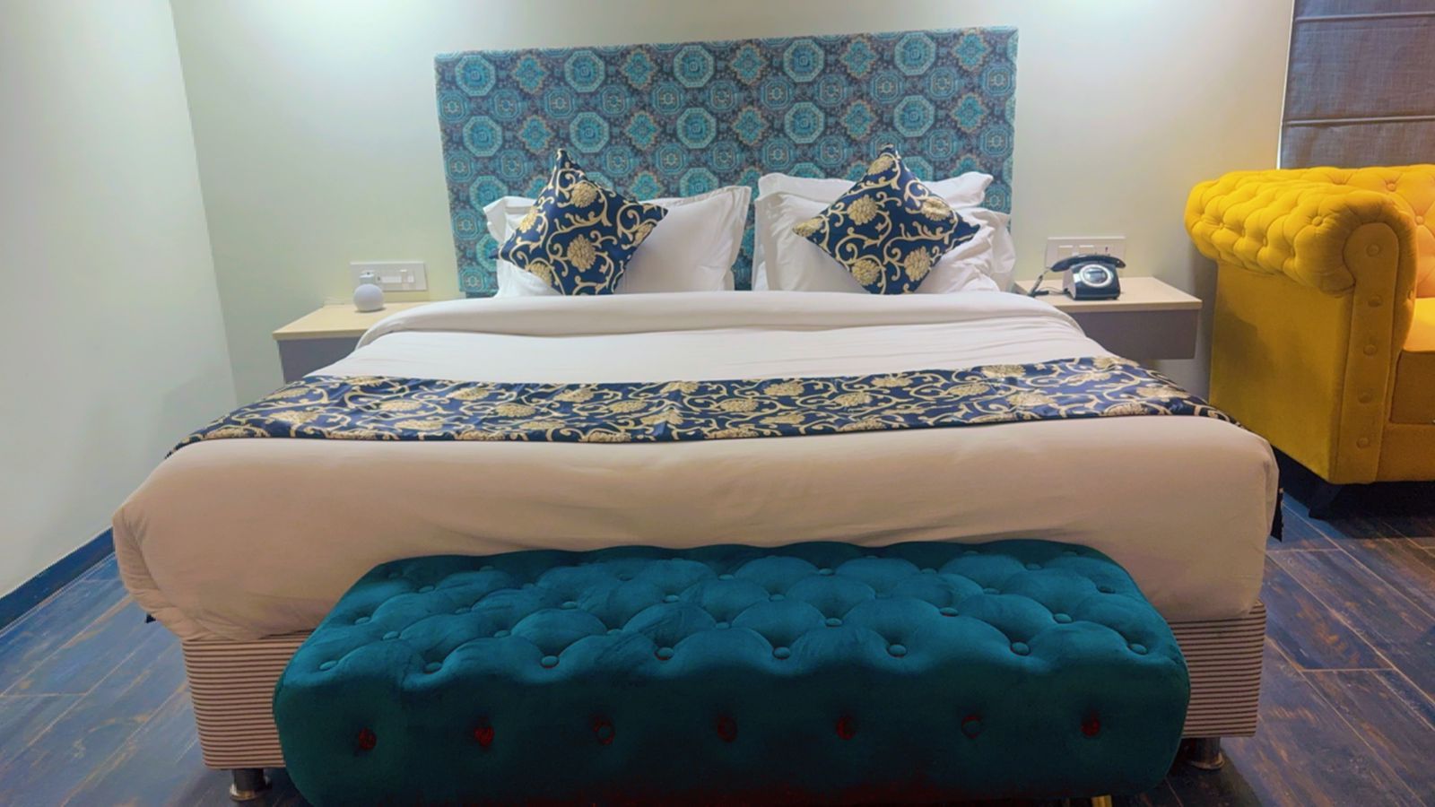 World Inn Superior Rooms 5