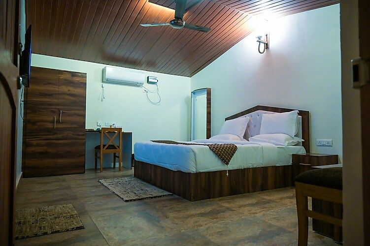 Champa Baag Resort STANDARD XL HUT 2
