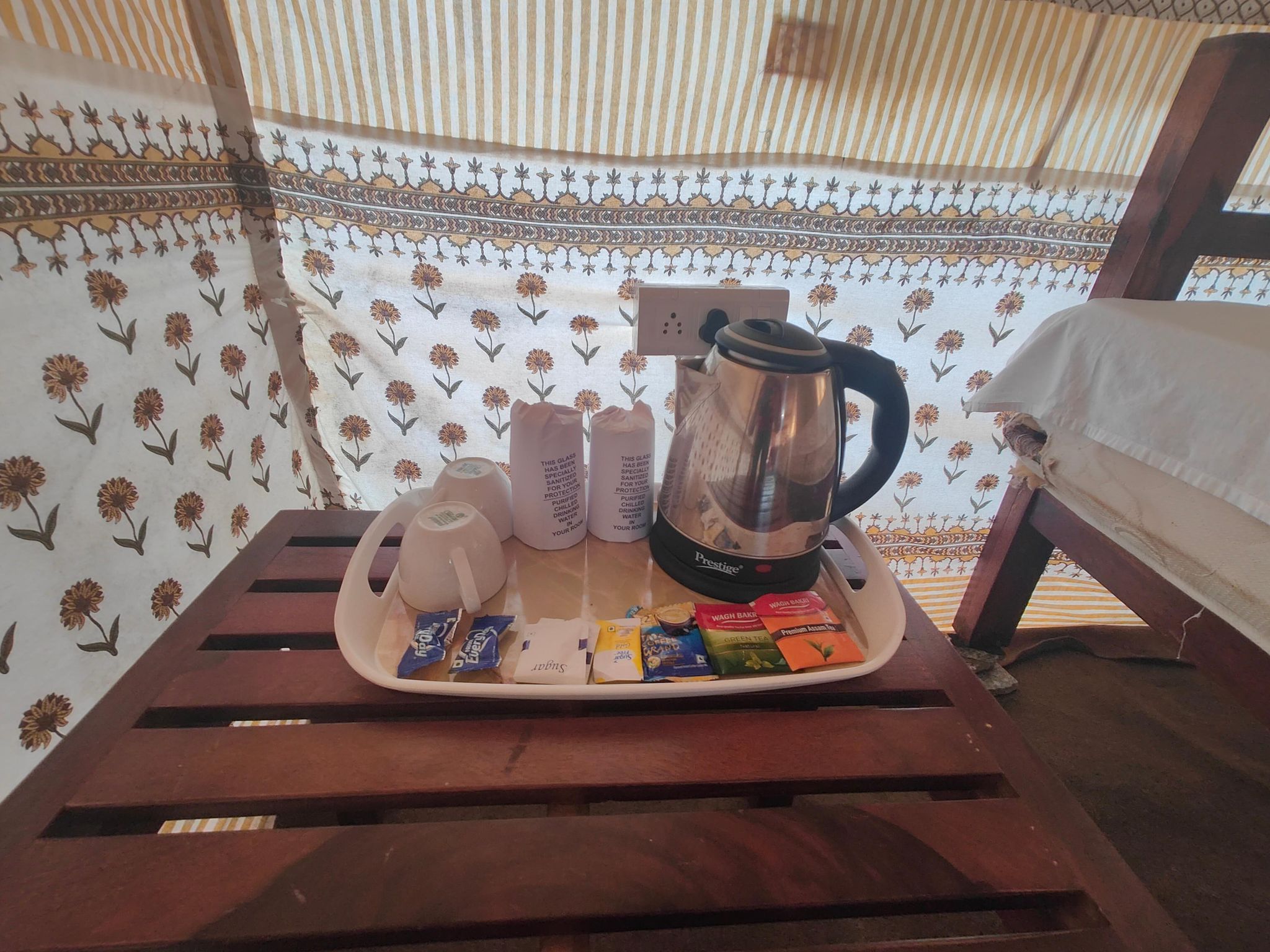 RiverView Tent Resort RIVERSIDE COTTAGE 7