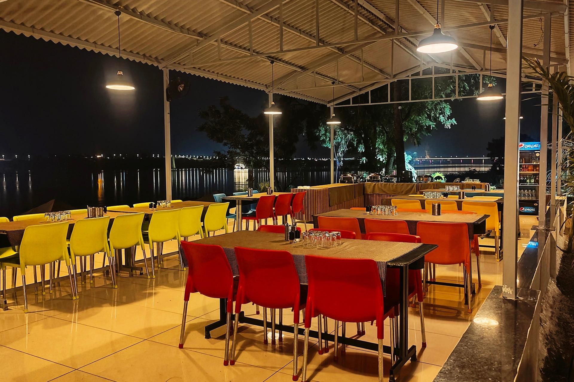 Food & Dining