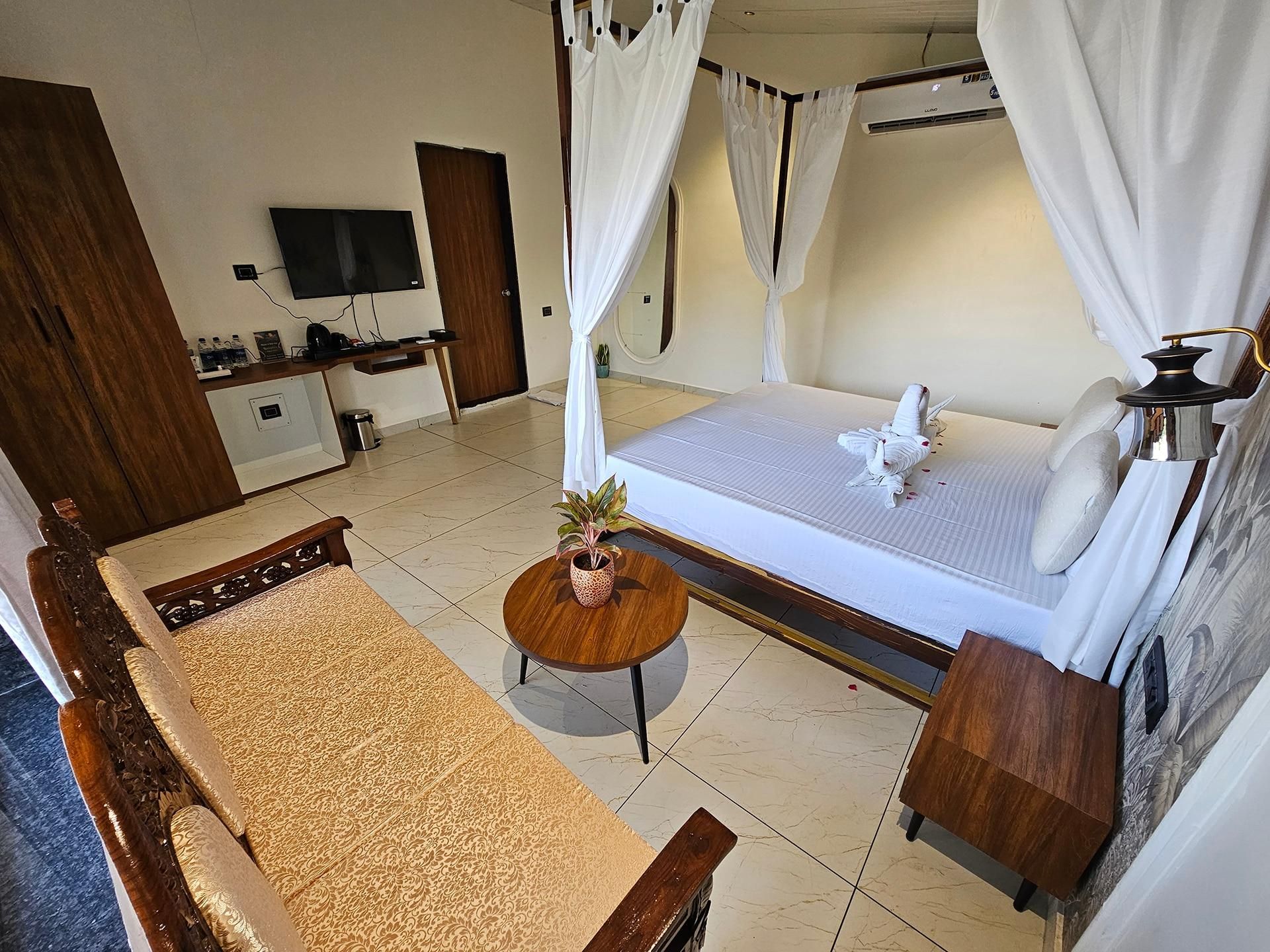 RiverView Tent Resort RIVERSIDE COTTAGE 4