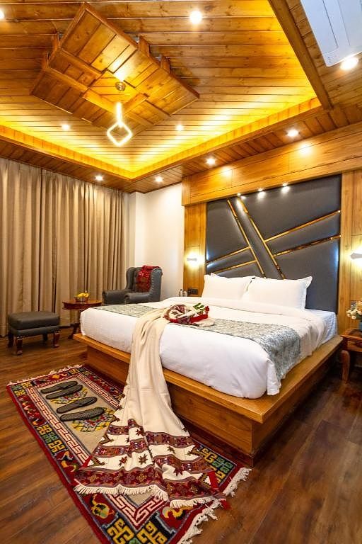Premium Room (With Balcony & Mountain View)