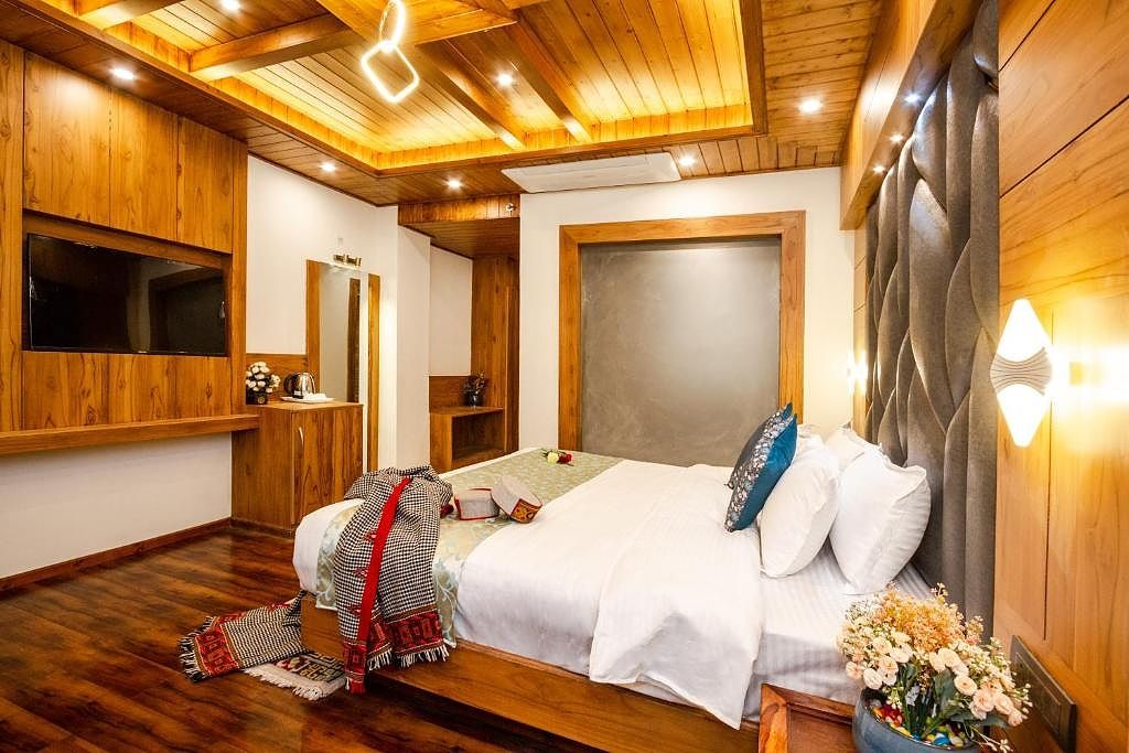 Premium Room (With Balcony & Mountain View)