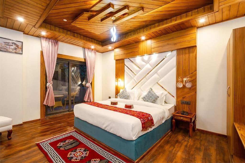 Premium Room (With Balcony & Mountain View)