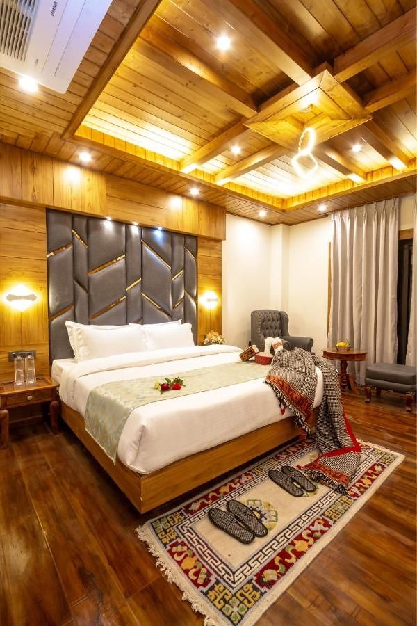 Premium Room (With Balcony & Mountain View)