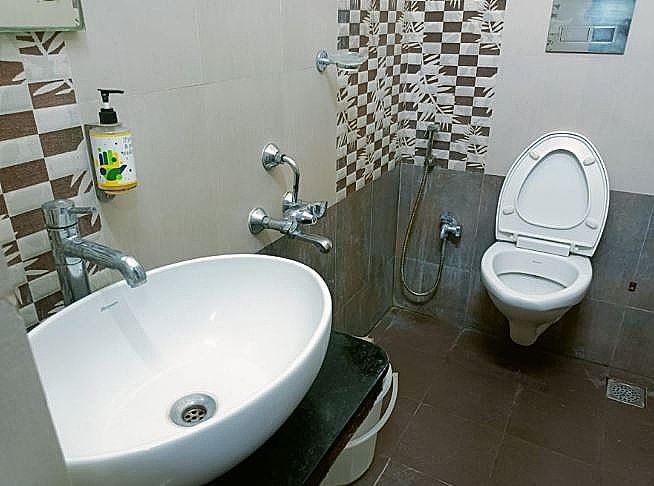 STAYZ INN TNAGAR Deluxe Double 2