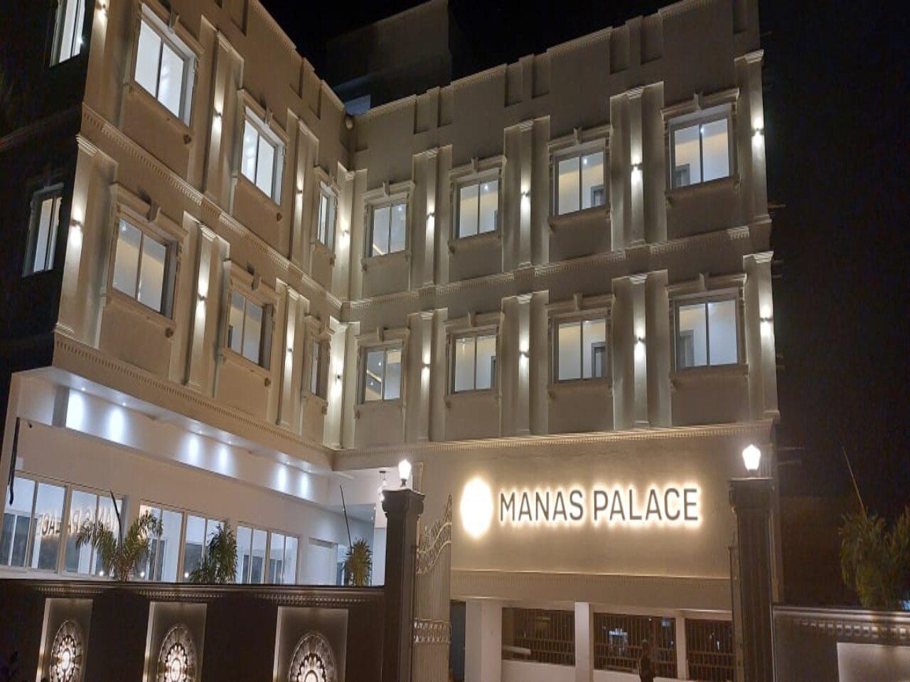 Hotel Manas Palace