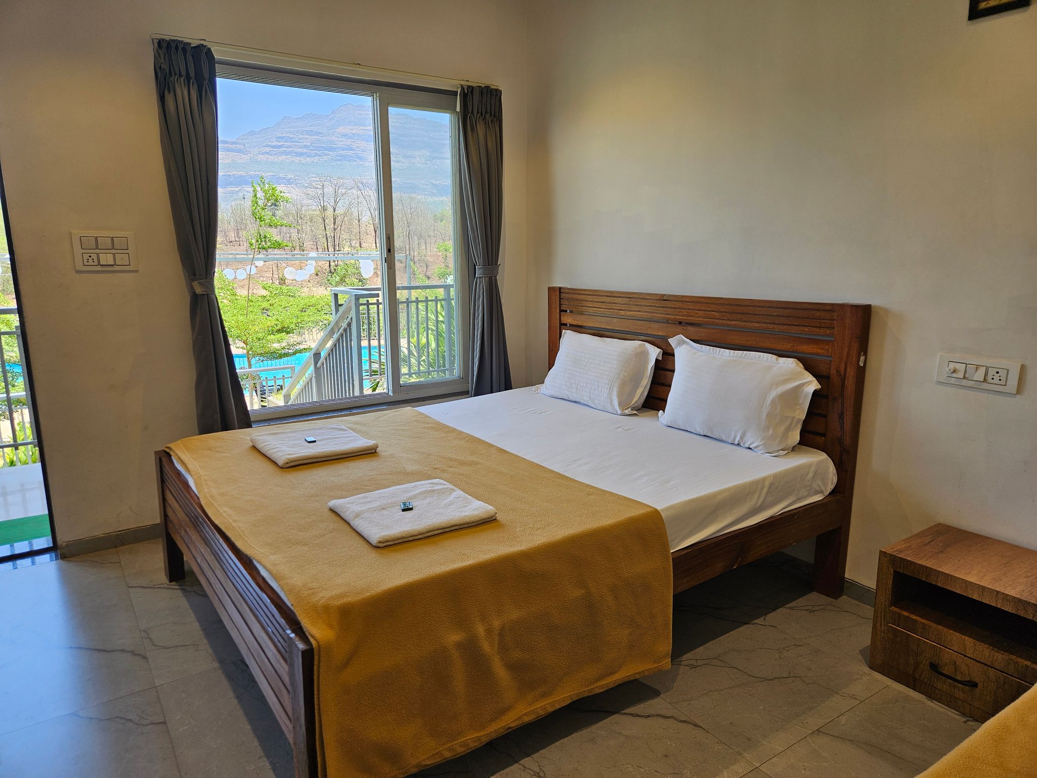 Riverain Valley Resort Deluxe Family Room With View 7
