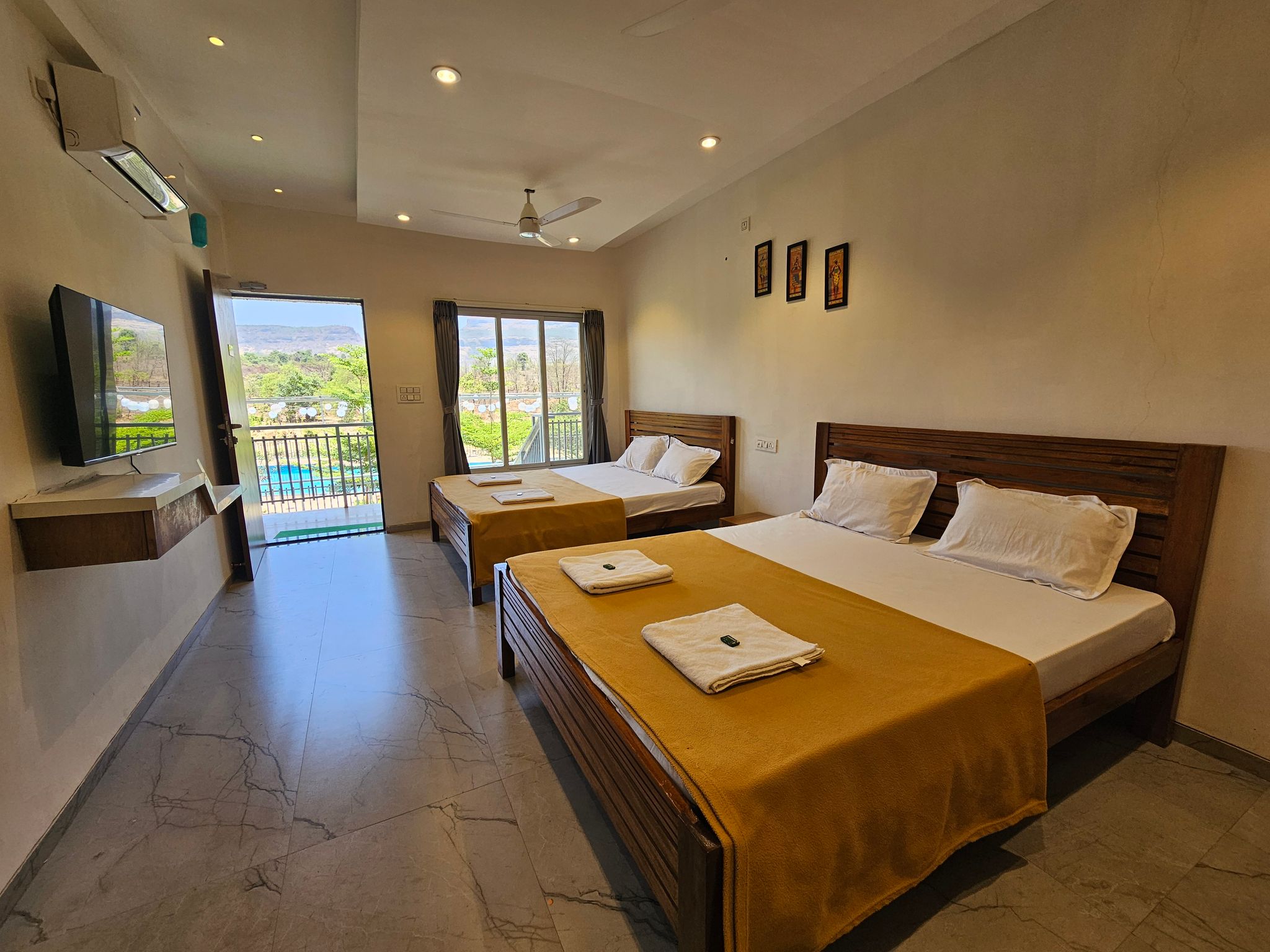 Riverain Valley Resort Deluxe Family Room With View 8