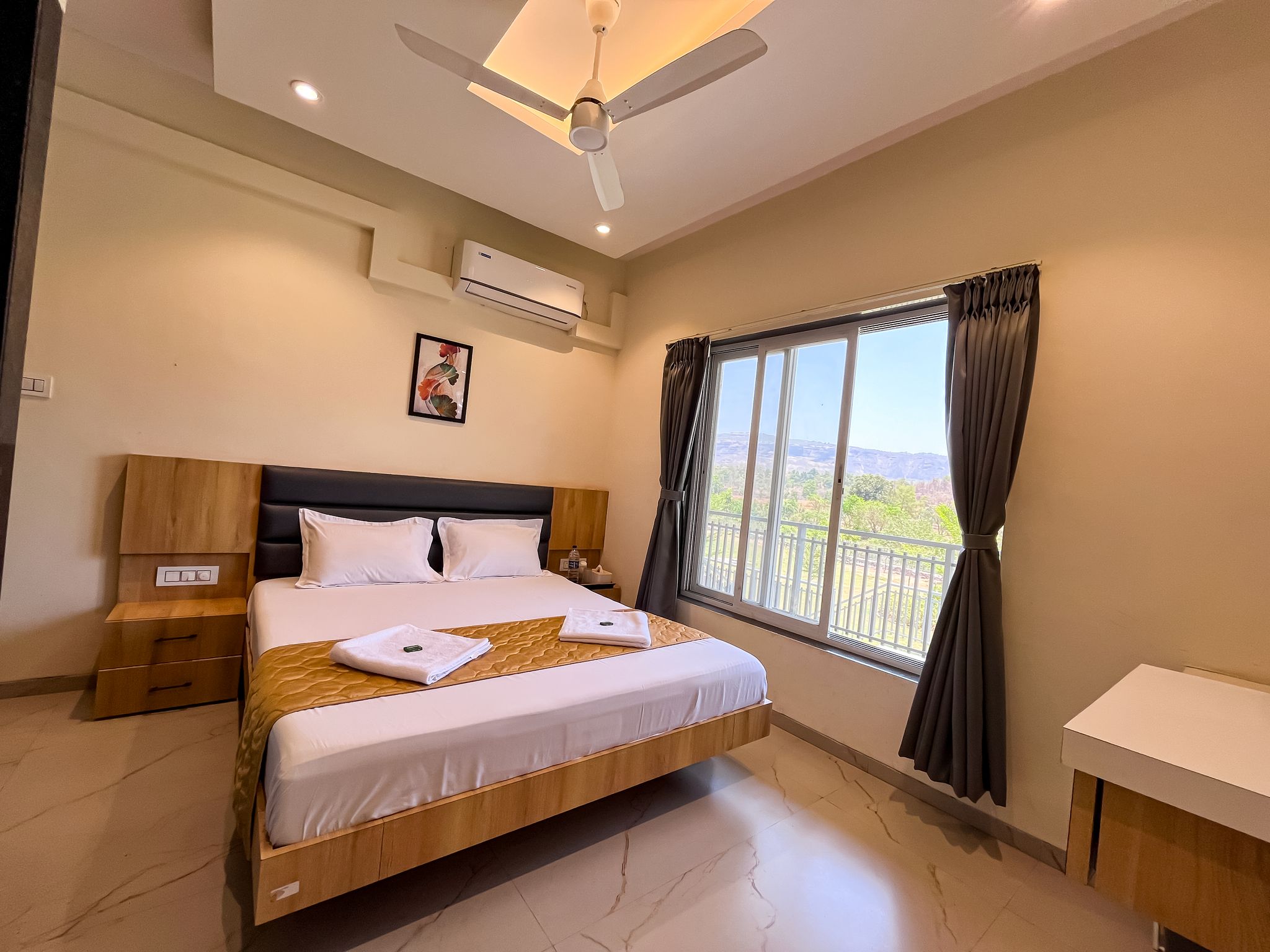 Deluxe Couple Room With View