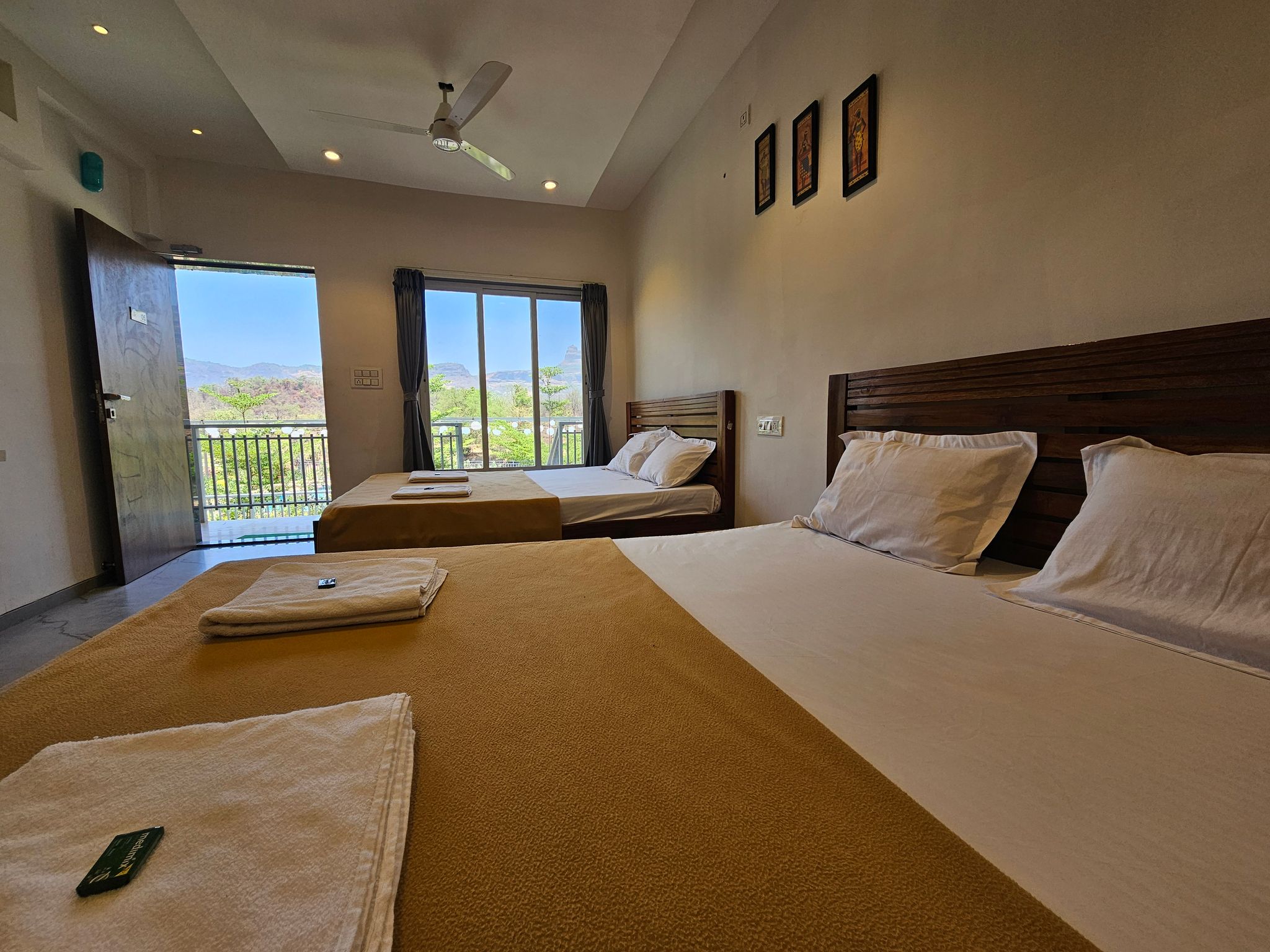 Riverain Valley Resort Deluxe Family Room With View 11