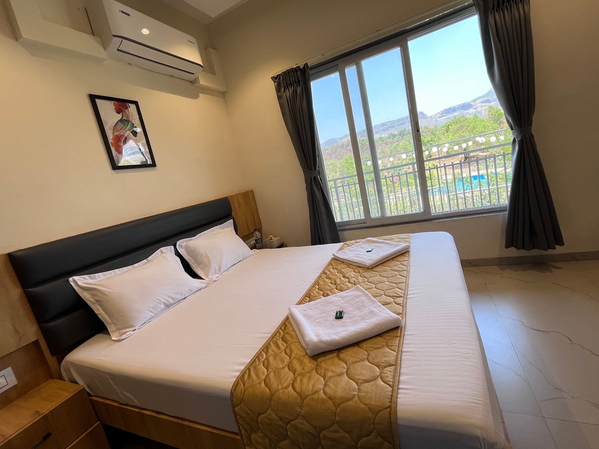 Deluxe Couple Room With View