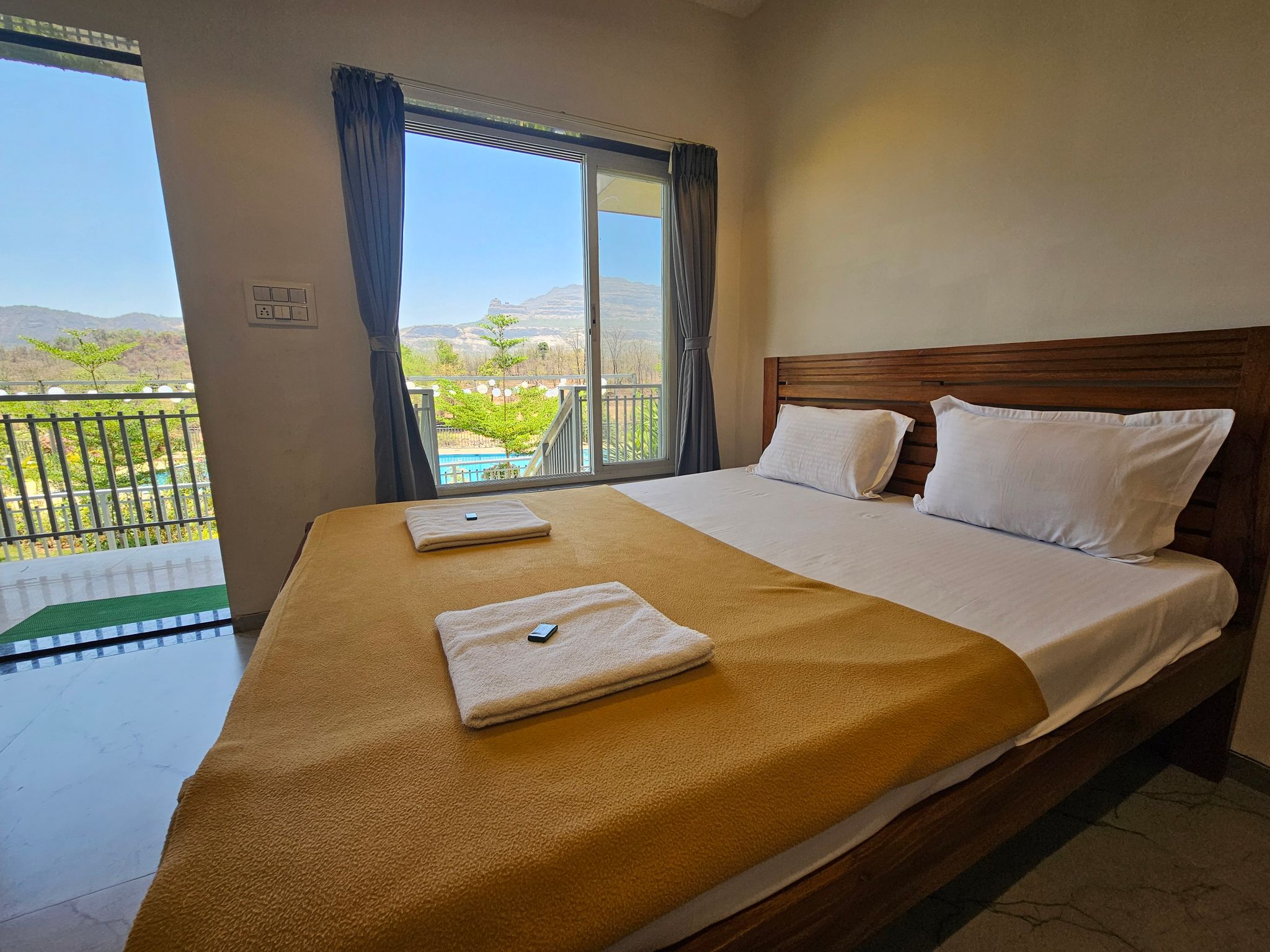 Riverain Valley Resort Deluxe Family Room With View 10