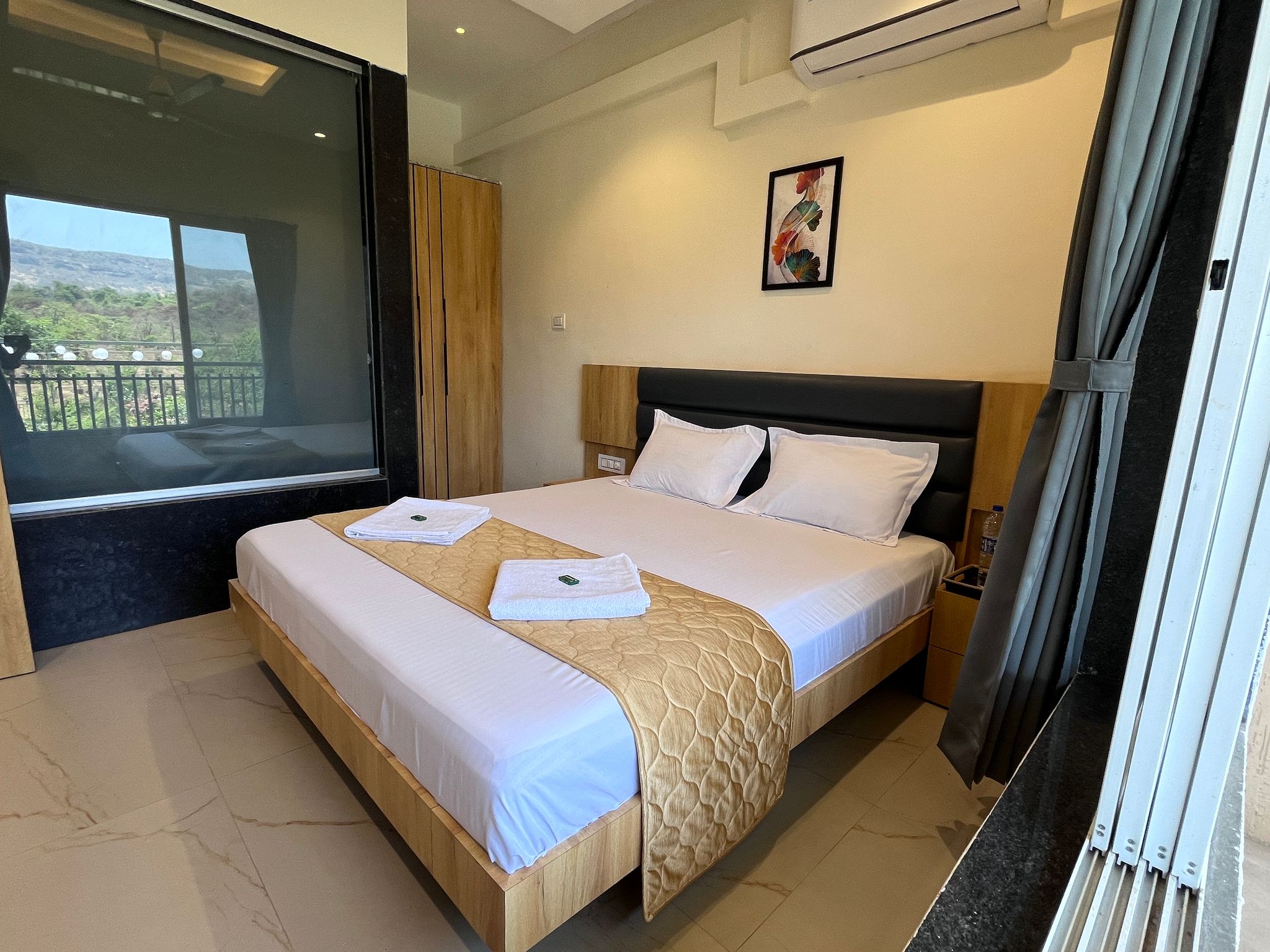Deluxe Couple Room With View