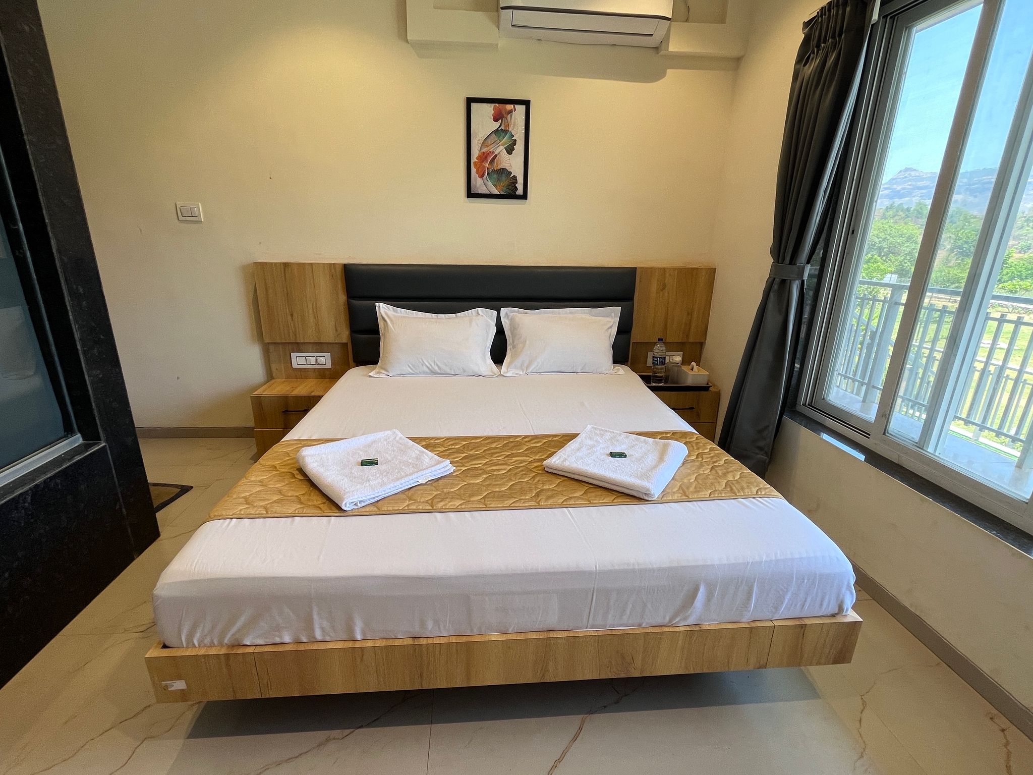 Deluxe Couple Room With View