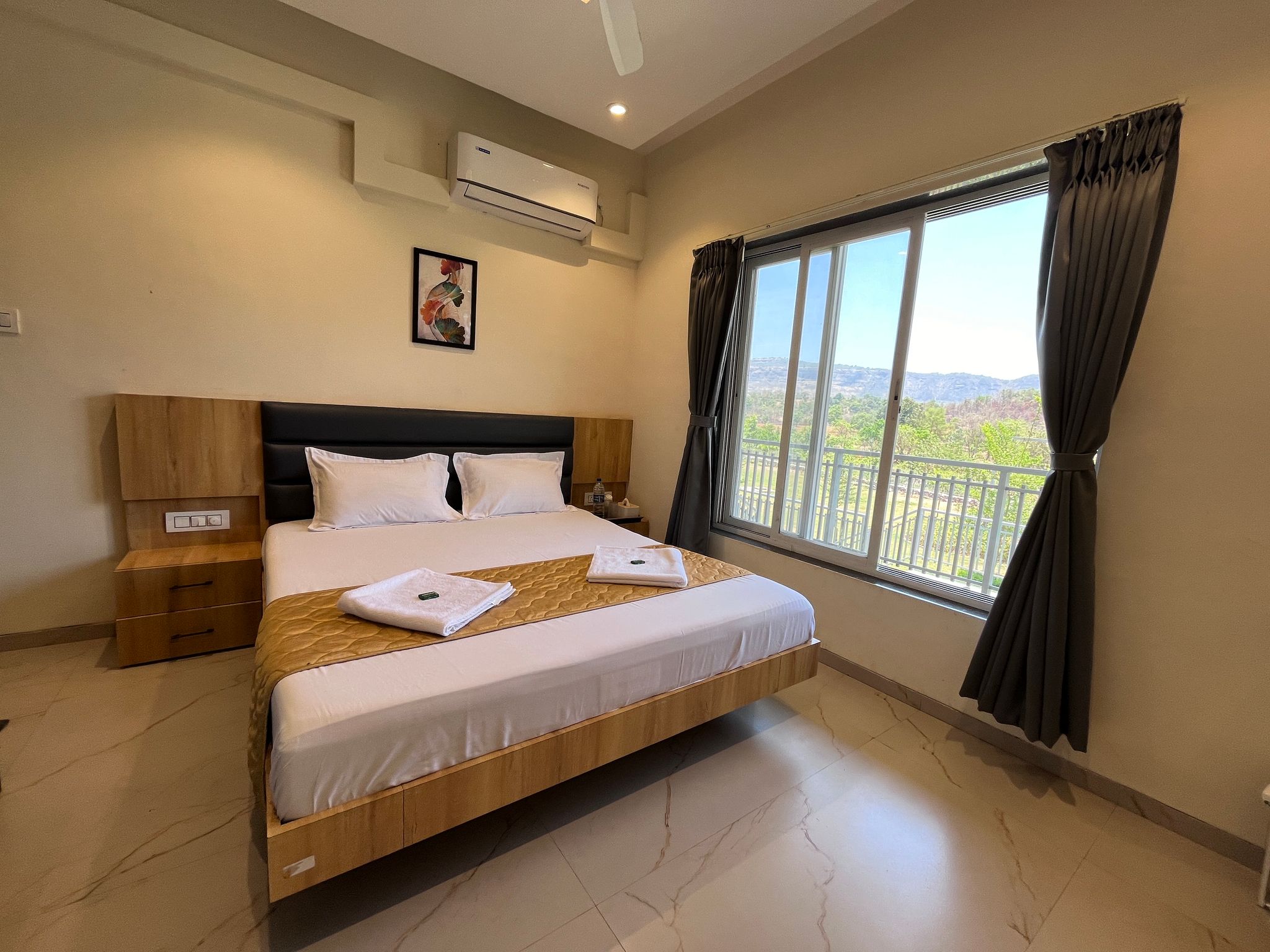 Deluxe Couple Room With View