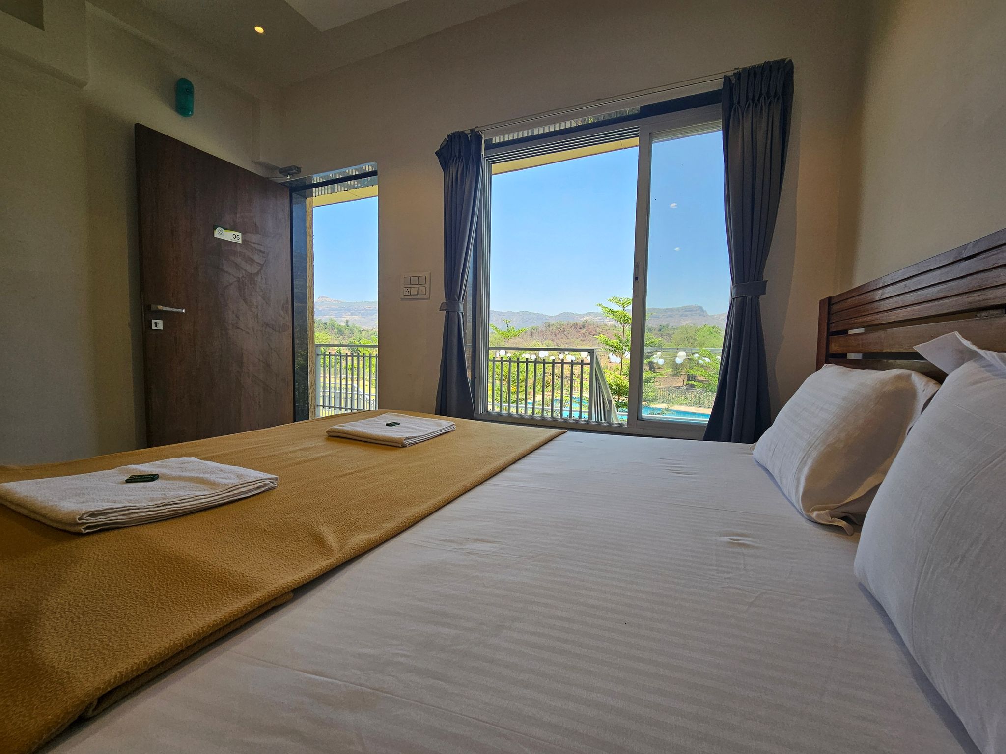 Riverain Valley Resort Deluxe Family Room With View 4