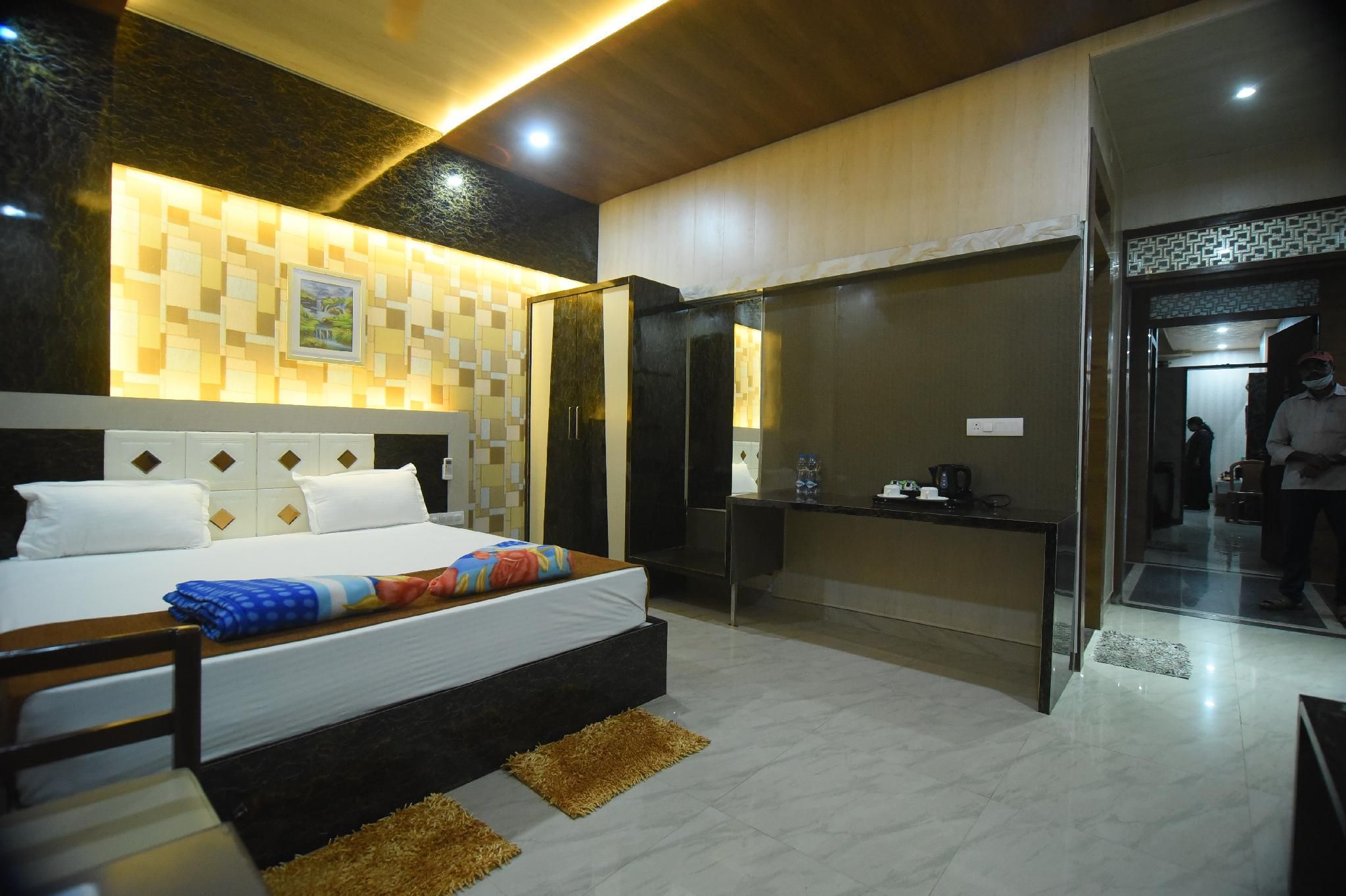 R Empire Revtree Deluxe AC Room 4