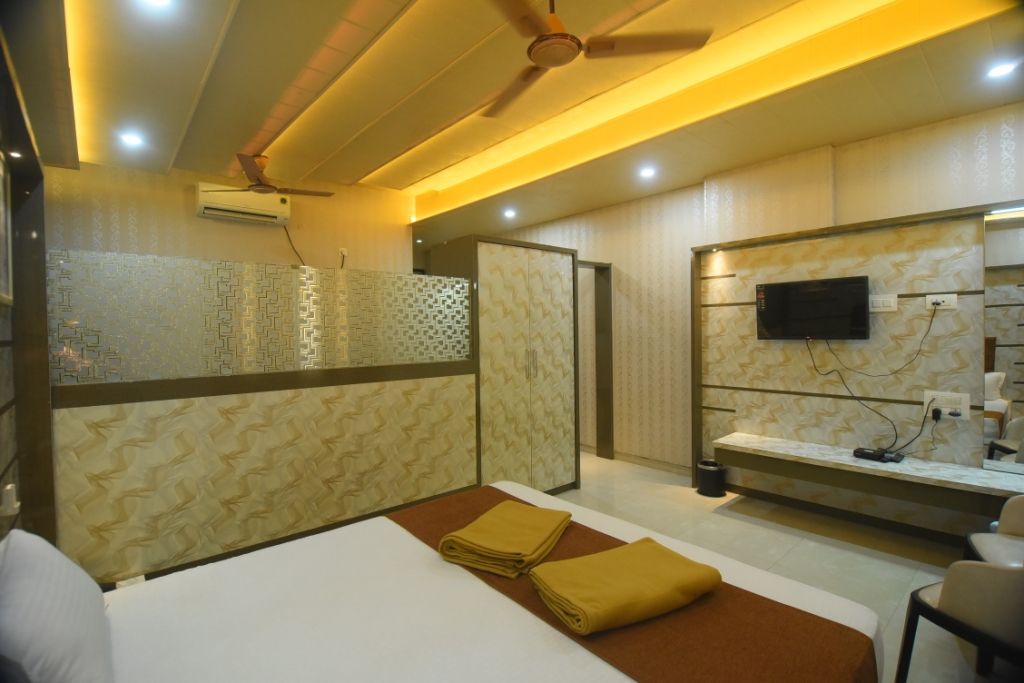 R Empire Revtree Deluxe AC Room 3