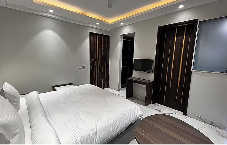 Deluxe King Room with Balcony and Kitchenette