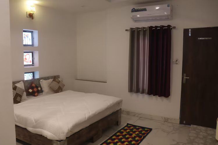 Deluxe AC Room