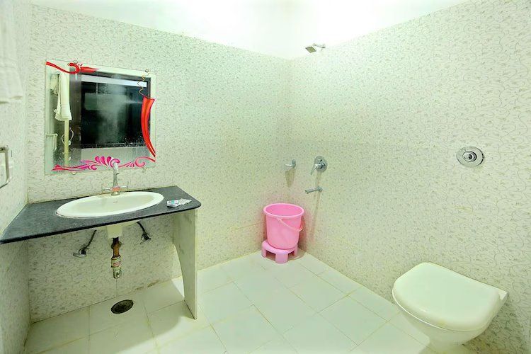 Anargh Holidays Inn Super Deluxe AC Room 5