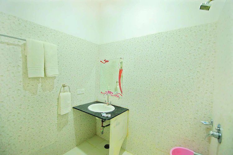 Anargh Holidays Inn Super Deluxe AC Room 6