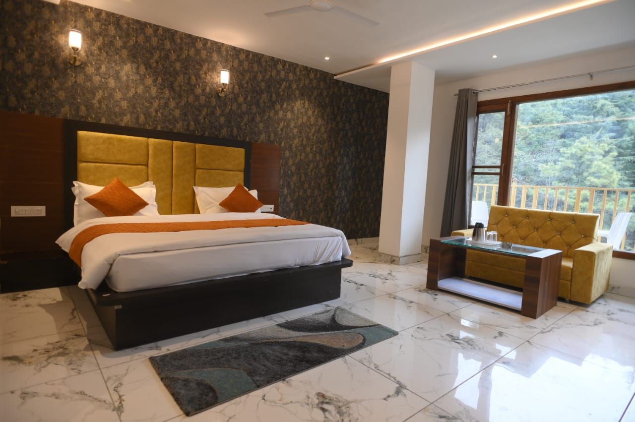 Hotel Dalhousie Hills Raj Nirmal Deluxe Room without Balcony 3
