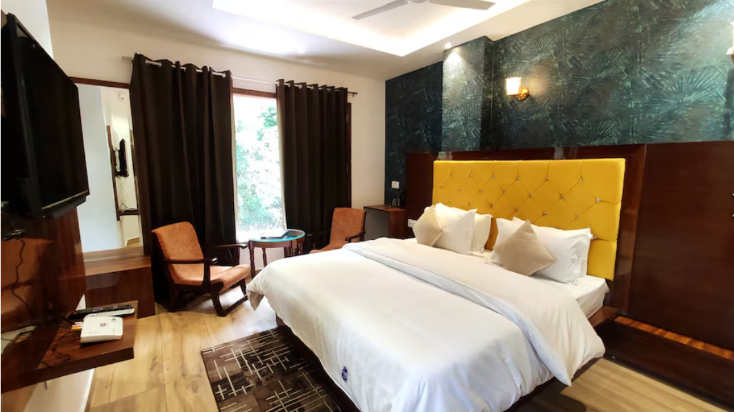 Hotel Dalhousie Hills Raj Nirmal Deluxe Room without Balcony 6