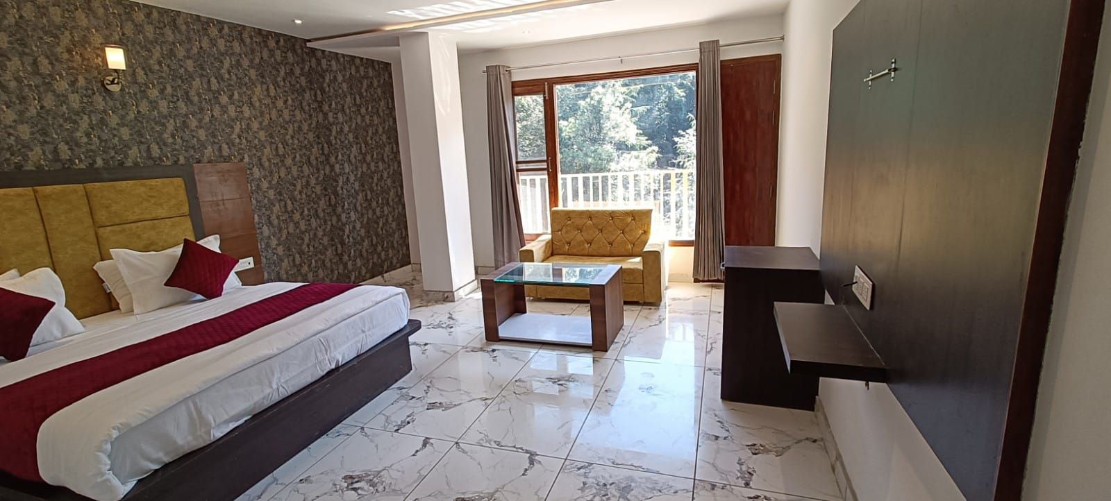 Hotel Dalhousie Hills Raj Nirmal Deluxe Room without Balcony 2