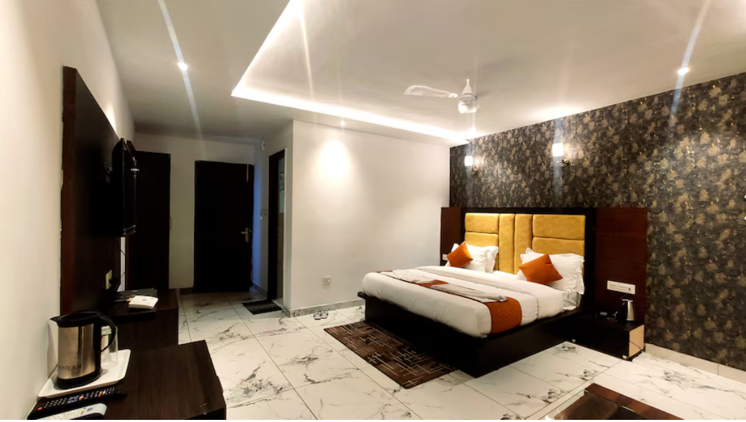Huts Room
